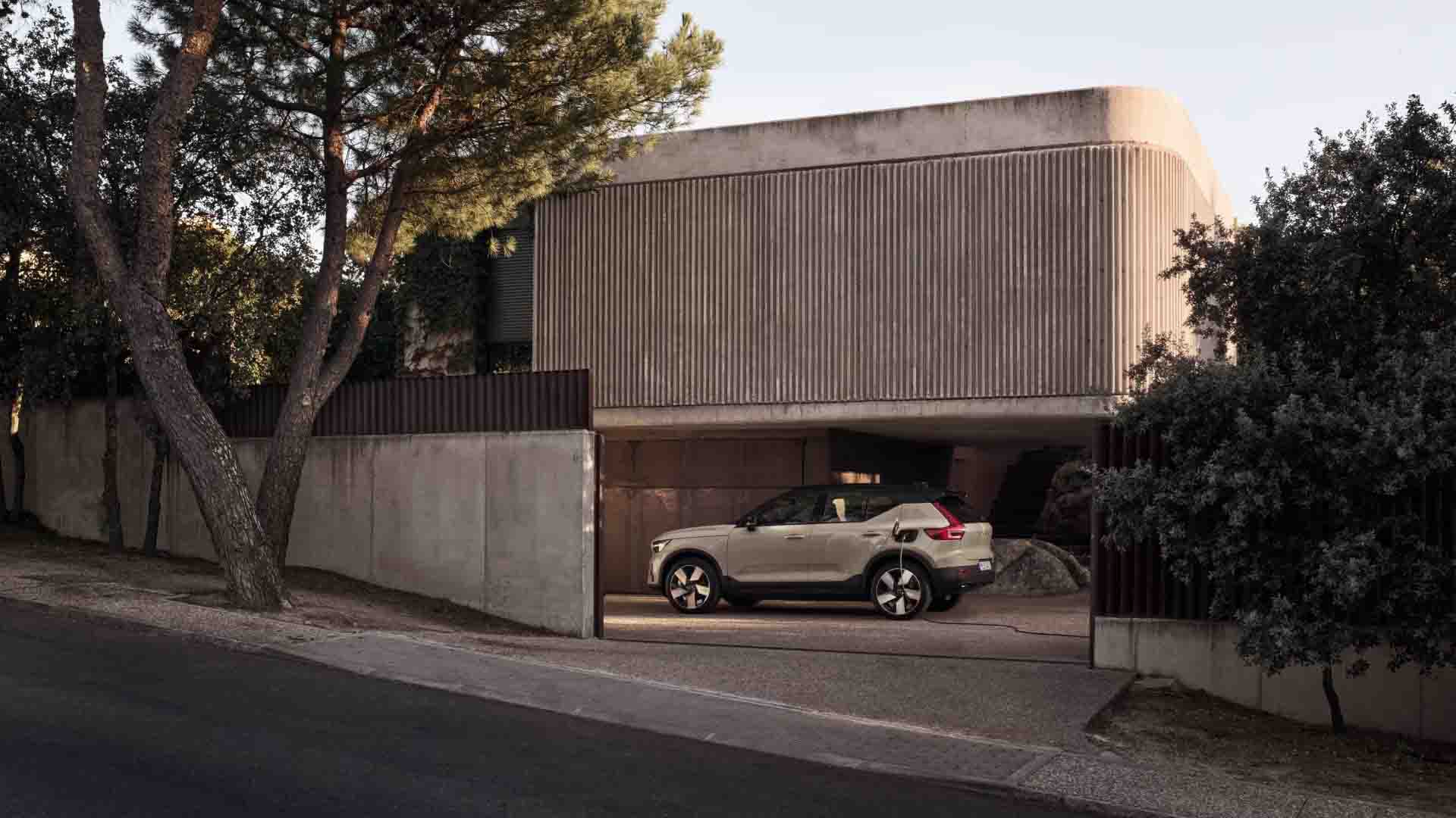 Volvo EX40 thuisladen Svenscar