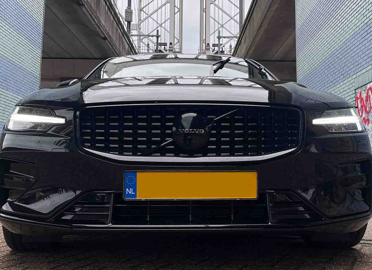 Volvo S60 Black Edition Packs Grille